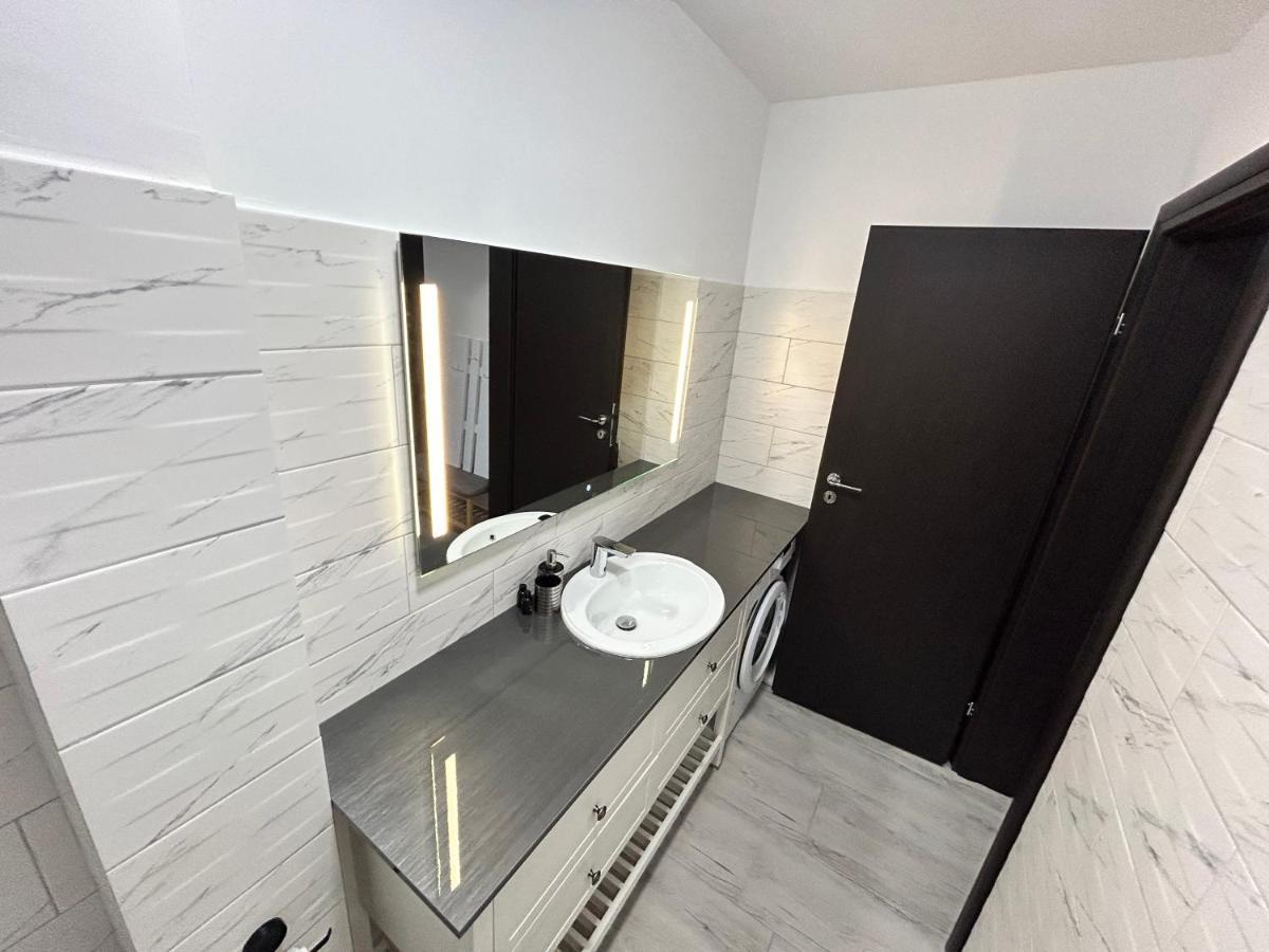 1 Mai - Luxury Park Apartments - Self Check-In - Private Parking - 2 Craiova Exterior photo